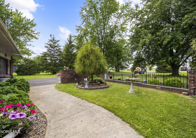 Homes for sale in Port Clinton, OH | 1361 N Tettau Rd, Port Clinton, OH 43452 | MLS# 10009899