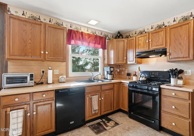Homes for sale in Perrysburg, OH | 8675 Reitz Rd, Perrysburg, OH 43551 | MLS# 10009851