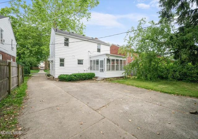 Homes for sale in Toledo, OH | 2360 Cheltenham Rd, Toledo, OH 43606 | MLS# 10009927