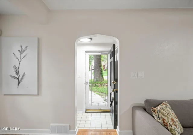 5th image of 2360 Cheltenham Rd, Toledo, OH 43606 | MLS# 10009927