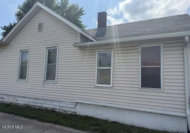 Photo 4 of Single family home for sale at 819 Nebraska Ave, Toledo, OH 43607 | MLS# 10009973 | Listing updated on 2026-07-15