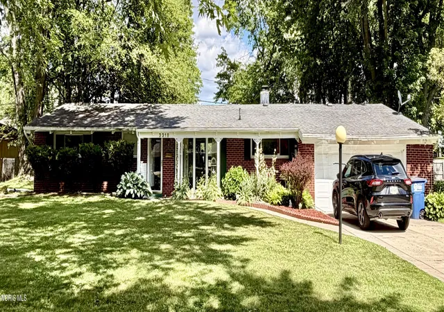 Photo 1 of Single family home for sale at 3318 E Lincolnshire Blvd, Toledo, OH 43606 | MLS# 10009849 | Listing updated on 2026-10-01