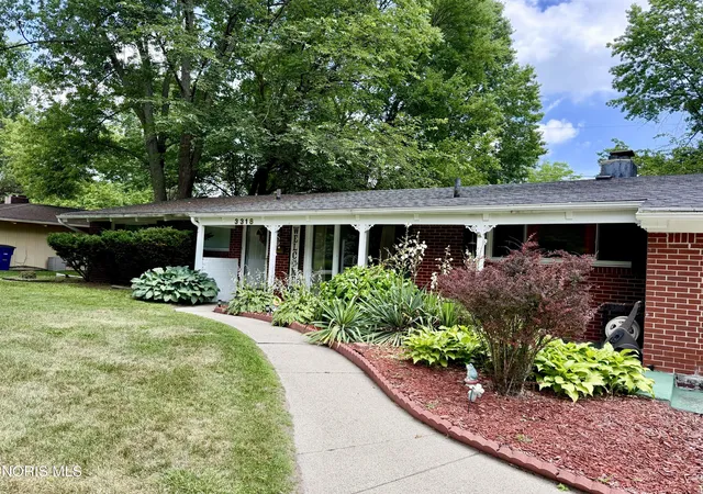 Homes for sale in Toledo, OH | 3318 E Lincolnshire Blvd, Toledo, OH 43606 | MLS# 10009849