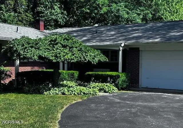 Single family home for sale at 4913 S Arvilla Dr, Toledo, OH 43623 | MLS# 10009922 | Listing updated on 2026-07-21