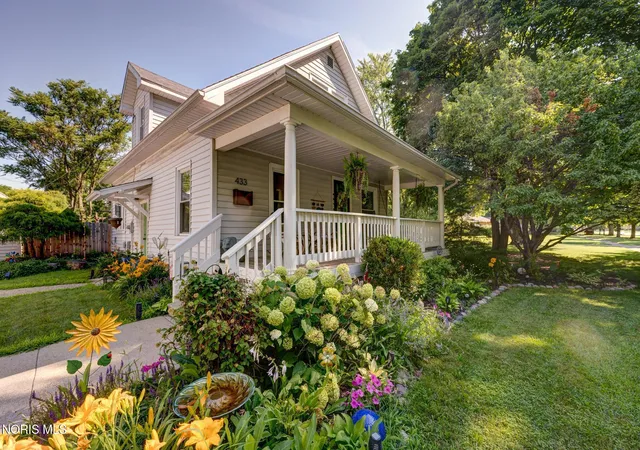 2nd image of 433 W 6th St, Perrysburg, OH 43551 | MLS# 10009861