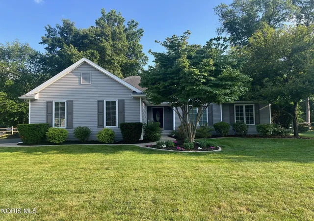 3rd image of 8329 Sycamore Woods Ln, Holland, OH 43528 | MLS# 10009866