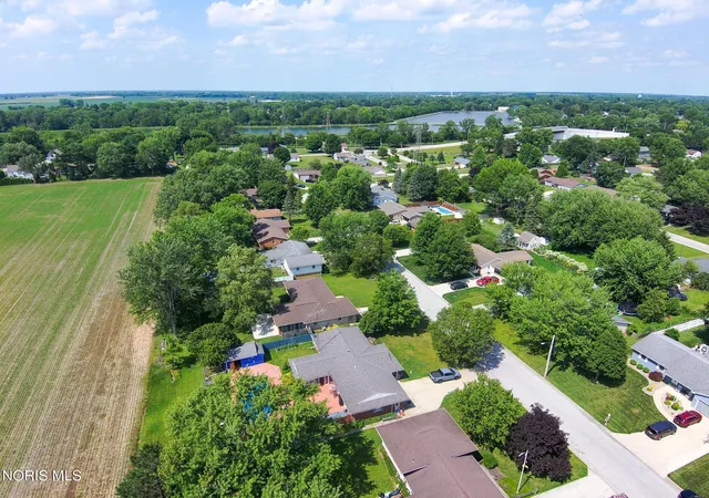 Homes for sale in Fostoria, OH | 221 Vickie Ln, Fostoria, OH 44830 | MLS# 10009874
