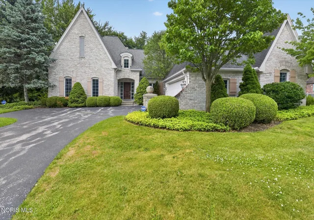 Homes for sale in Ottawa Hills, OH | 15 Stableside Rd, Ottawa Hills, OH 43615 | MLS# 10009889