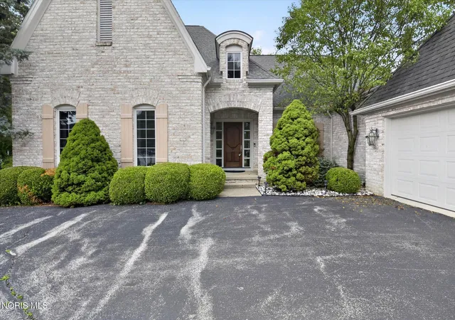 Homes for sale in Ottawa Hills, OH | 15 Stableside Rd, Ottawa Hills, OH 43615 | MLS# 10009889
