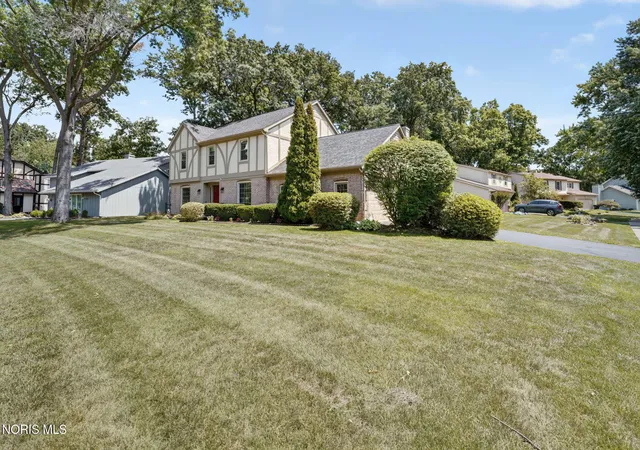 Homes for sale in Toledo, OH | 2238 Cheshire Woods Rd, Toledo, OH 43617 | MLS# 10010334