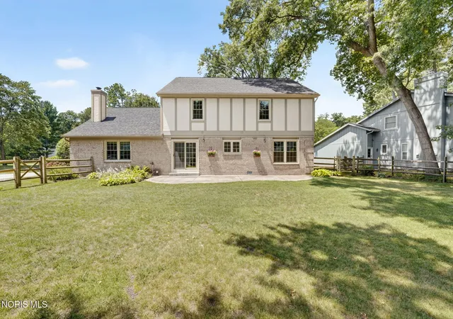 Homes for sale in Toledo, OH | 2238 Cheshire Woods Rd, Toledo, OH 43617 | MLS# 10010334