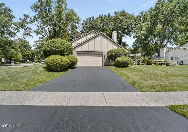 Homes for sale in Toledo, OH | 2238 Cheshire Woods Rd, Toledo, OH 43617 | MLS# 10010334