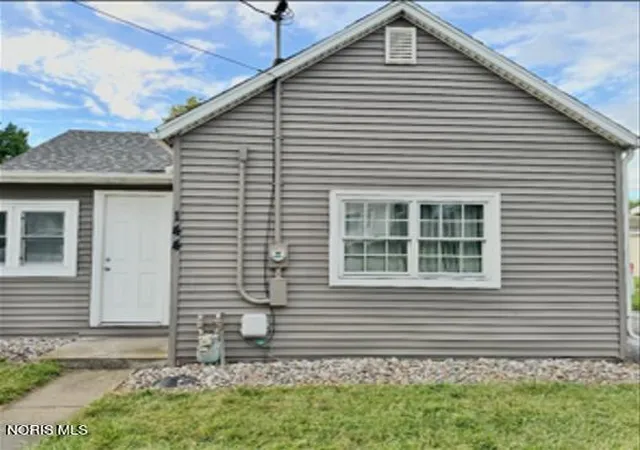 Homes for sale in Findlay, OH | 144 E Foulke Ave, Findlay, OH 45840 | MLS# 10009875