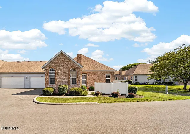 1st image of 2224 Fox Run Cir # 6-24, Findlay, OH 45840 | MLS# 10009891