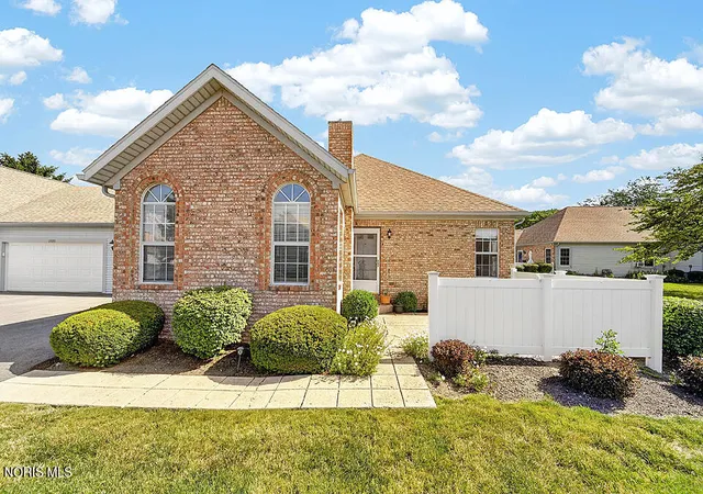 2nd image of 2224 Fox Run Cir # 6-24, Findlay, OH 45840 | MLS# 10009891