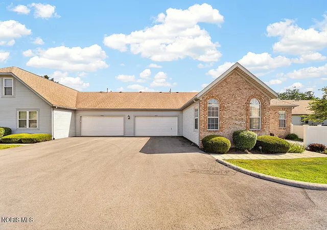 4th image of 2224 Fox Run Cir, Findlay, OH 45840