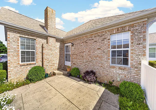 5th image of 2224 Fox Run Cir, Findlay, OH 45840