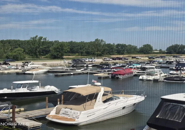 Homes for sale in Marblehead, OH | 2731 E S Harbor Bay Drive, Marblehead, OH 43440 | Houzeo