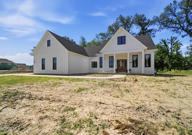 Homes for sale in Bowling Green, OH | 1531 Saint Andrews Dr, Bowling Green, OH 43402 | MLS# 10009958