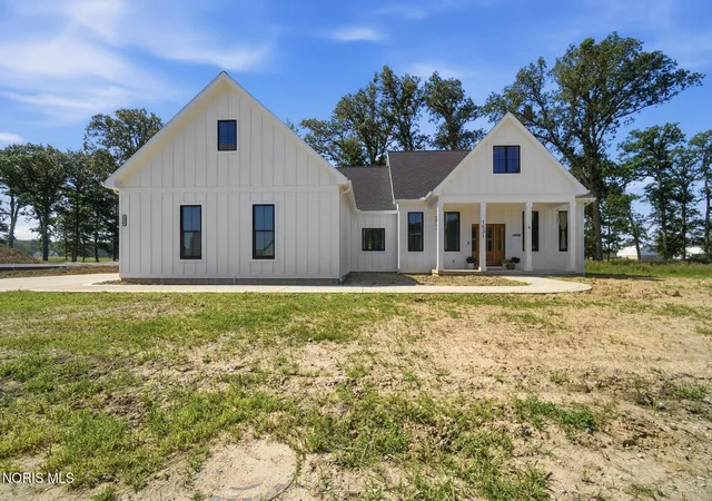 Homes for sale in Bowling Green, OH | 1531 Saint Andrews Dr, Bowling Green, OH 43402 | MLS# 10009958