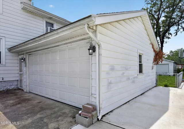 Photo 4 of Single family home for sale at 3105 Glenn St, Toledo, OH 43613 | MLS# 10010363 | Listing updated on 2026-08-27