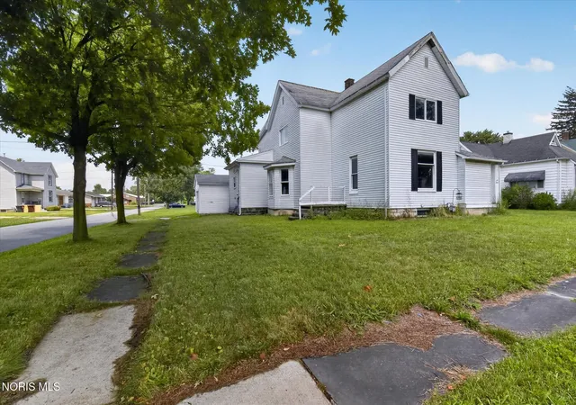 Photo 2 of Single family home for sale at 130 Apple St, Tiffin, OH 44883 | MLS# 10011182 | Listing updated on 2026-08-27
