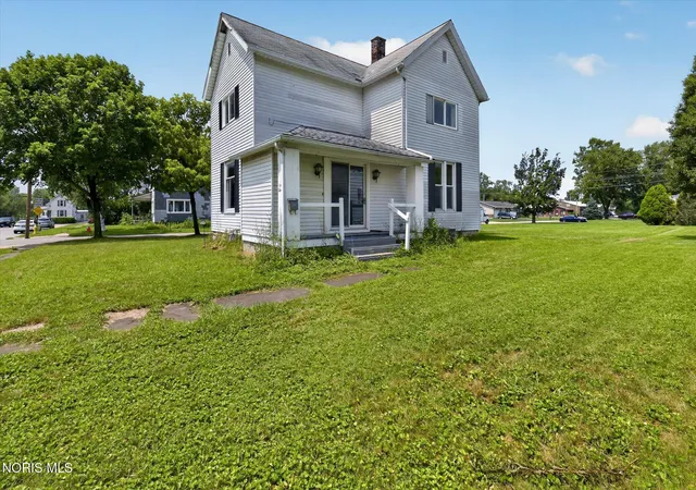 Photo 3 of Single family home for sale at 130 Apple St, Tiffin, OH 44883 | MLS# 10011182 | Listing updated on 2026-08-27