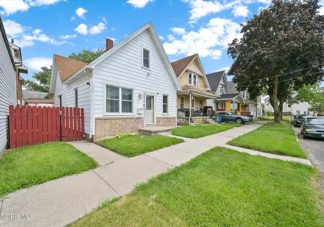 Photo 2 of Single family home for sale at 2938 Hartman St, Toledo, OH 43608 | MLS# 10010073 | Listing updated on 2026-07-20