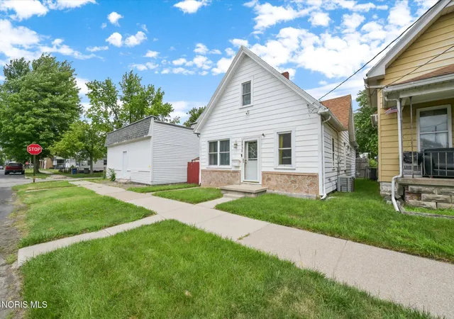 Photo 3 of Single family home for sale at 2938 Hartman St, Toledo, OH 43608 | MLS# 10010073 | Listing updated on 2026-07-20