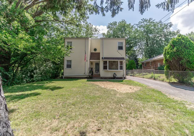 Homes for sale in Perrysburg, OH | 28570 Simmons Rd, Perrysburg, OH 43551 | MLS# 10009997