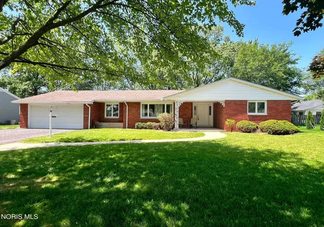 Homes for sale in Findlay, OH | 724 Londonderry Dr, Findlay, OH 45840 | MLS# 10009938