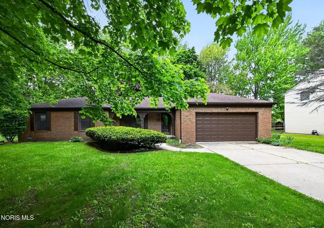 Homes for sale in Bowling Green, OH | 405 Normandie Blvd, Bowling Green, OH 43402 | MLS# 10009941