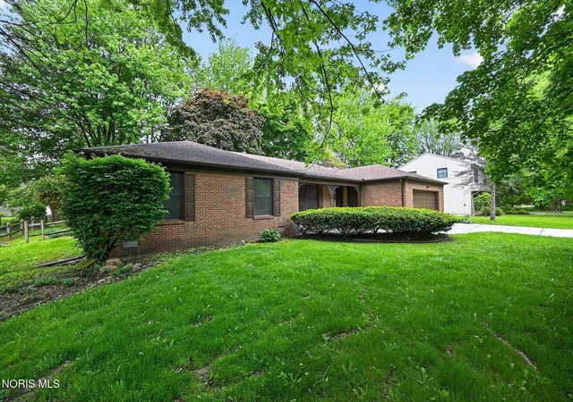 Homes for sale in Bowling Green, OH | 405 Normandie Blvd, Bowling Green, OH 43402 | MLS# 10009941