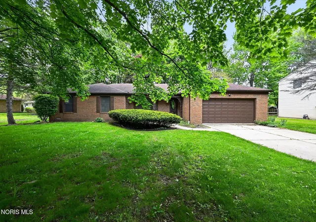 Homes for sale in Bowling Green, OH | 405 Normandie Blvd, Bowling Green, OH 43402 | MLS# 10009941