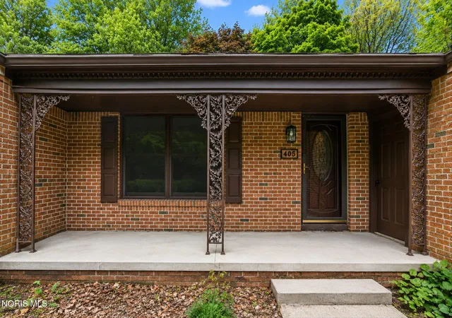 Homes for sale in Bowling Green, OH | 405 Normandie Blvd, Bowling Green, OH 43402 | MLS# 10009941