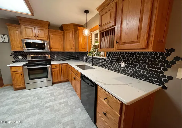 Homes for sale in Haskins, OH | 106 Genson Dr, Haskins, OH 43525 | MLS# 10009946