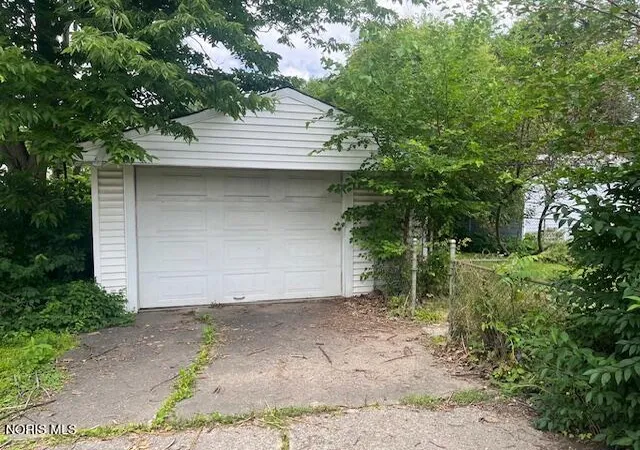 Homes for sale in Toledo, OH | 252 Kenmore Ave, Toledo, OH 43609 | MLS# 10009948