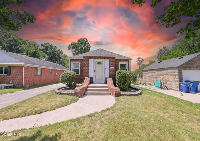 Homes for sale in Toledo, OH | 5107 Newhart Circle, Toledo, OH 43615 | MLS# 10010097