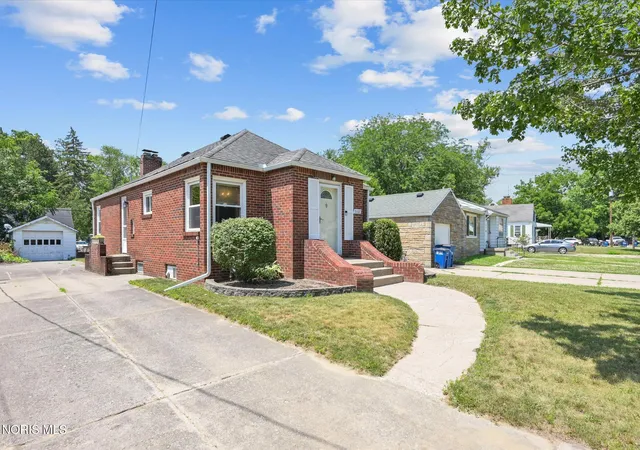 Homes for sale in Toledo, OH | 5107 Newhart Circle, Toledo, OH 43615 | MLS# 10010097