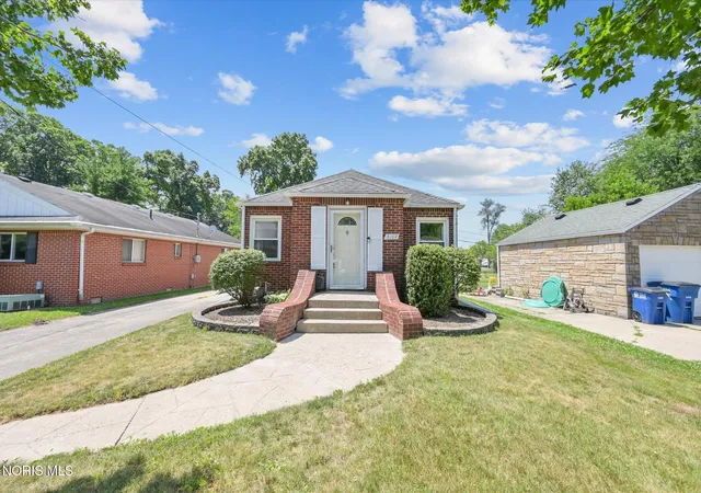 Homes for sale in Toledo, OH | 5107 Newhart Circle, Toledo, OH 43615 | MLS# 10010097