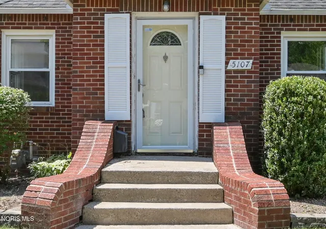 Homes for sale in Toledo, OH | 5107 Newhart Circle, Toledo, OH 43615 | MLS# 10010097