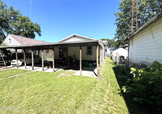 Photo 2 of Single family home for sale at 5839 Artwell Dr, Sylvania, OH 43560 | MLS# 10009984 | Listing updated on 2026-10-01