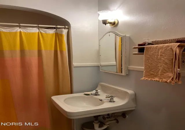 Listing Photo 5 - Condo for sale in building located at 428 Islington St, Toledo, OH 43610