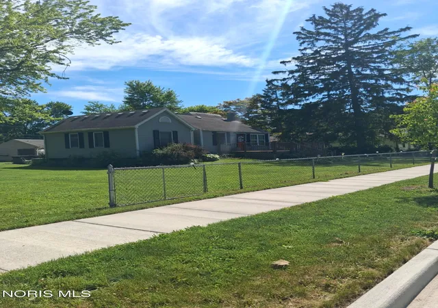 Homes for sale in Toledo, OH | 5043 Saint Aubin Dr, Toledo, OH 43615 | MLS# 10010017