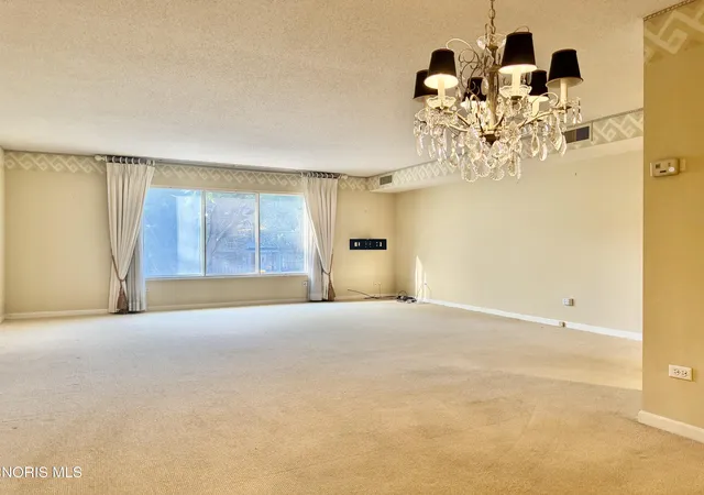 Homes for sale in Ottawa Hills, OH | 4343 W Bancroft St #2 C, Ottawa Hills, OH 43615 | MLS# 10009999