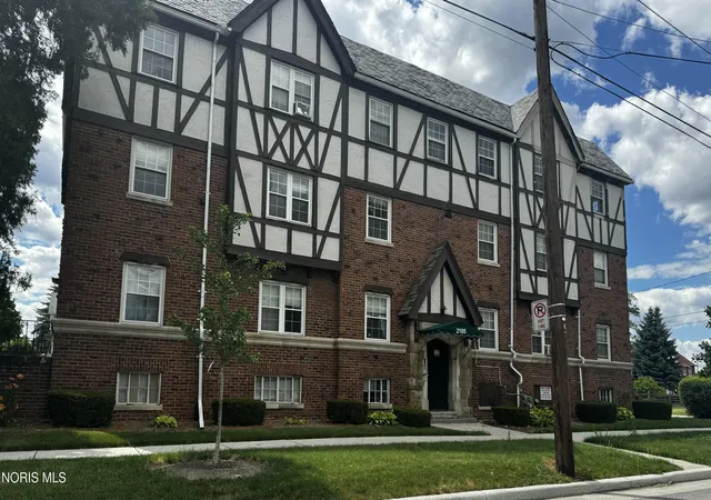 Homes for sale in Toledo, OH | 2105 Warren St, Toledo, OH 43620 | MLS# 10010045