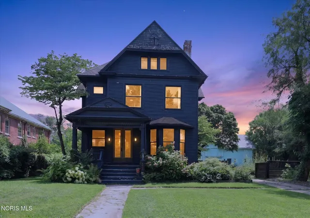 1st image of 2222 Parkwood Ave, Toledo, OH 43620 | MLS# 10010065