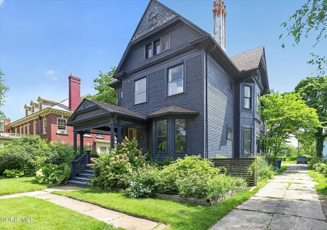4th image of 2222 Parkwood Ave, Toledo, OH 43620 | MLS# 10010065