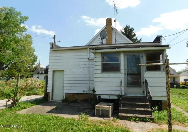 Photo 2 of Single family home for sale at 553 Bronson Ave, Toledo, OH 43608 | MLS# 10010037 | Listing updated on 2026-07-09