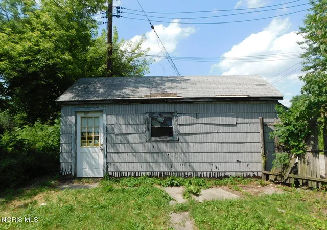 Photo 3 of Single family home for sale at 553 Bronson Ave, Toledo, OH 43608 | MLS# 10010037 | Listing updated on 2026-07-09